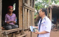 B&#225;c sĩ người Chứt v&#224; h&#224;nh tr&#236;nh c&#249;ng b&#224; con v&#249;ng bi&#234;n x&#243;a hủ tục