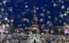 Lễ khai mạc Olympic Paris 2024 diễn ra ho&#224;nh tr&#225;ng bất chấp trời mưa
