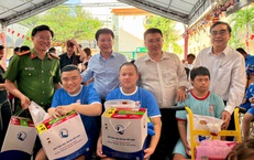 Trung thu y&#234;u thương thắp s&#225;ng nụ cười trẻ khuyết tật