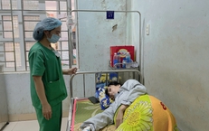 Diễn biến sức khỏe 17 c&#244;ng nh&#226;n nhập viện sau bữa ăn trưa ở Huế