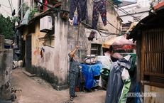 C&#225;c hộ d&#226;n sống ở ng&#245; nhỏ tr&#234;n đất v&#224;ng hồ Gươm trước ng&#224;y  di dời