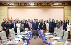 Thứ trưởng Thường trực Bộ Y tế Vũ Mạnh H&#224; tiếp, l&#224;m việc với EuroCham v&#224; Pharma Group
