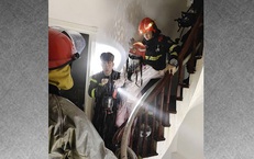 Ch&#225;y nh&#224; cao tầng tr&#234;n phố Trung K&#237;nh, H&#224; Nội