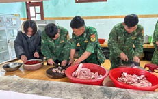 Ấm &#225;p nghĩa t&#236;nh &#39;bếp ăn 0 đồng&#39; ở v&#249;ng sạt lở