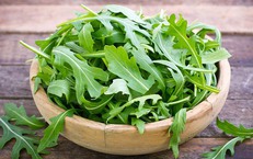 4 nh&#243;m người n&#234;n hạn chế ăn rau cải c&#250;c