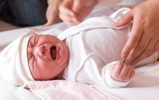 C&#225;ch chăm s&#243;c trẻ sinh non