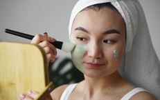 B&#225;c sĩ bật m&#237; c&#225;ch l&#224;m mặt nạ dưỡng da tại nh&#224; đơn giản, chuẩn y khoa