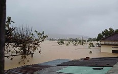 H&#224;ng loạt s&#244;ng vượt lũ lịch sử, nhiều hồ chứa đang xả điều tiết