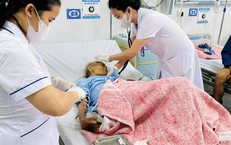 Sẵn s&#224;ng thu dung, cấp cứu, hỗ trợ kịp thời y tế cho người d&#226;n v&#249;ng ngập lụt