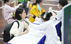 Kh&#225;m sức khỏe, s&#224;ng lọc ung thư ti&#234;u h&#243;a cho hơn 1.000 người d&#226;n th&#224;nh phố Cảng