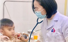 B&#233; trai người L&#224;o hồi phục kỳ diệu sau một tuần điều trị hội chứng thận hư tại Nghệ An