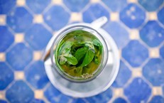 4 loại đồ uống sau bữa tối gi&#250;p giảm đầy hơi v&#224; hỗ trợ ti&#234;u h&#243;a hiệu quả