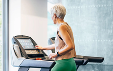 B&#224;i tập chạy bộ 20 ph&#250;t tr&#234;n m&#225;y gi&#250;p tăng cường sức mạnh sau 50 tuổi