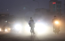  Quốc lộ 6 vẫn bụi m&#249; mịt, người d&#226;n ng&#224;y đ&#234;m ‘chịu trận’