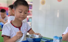 Cơ thể con &#39;n&#243;i g&#236;&#39; khi bị &#233;p ăn?