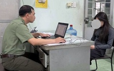 Cảnh c&#225;o một phụ nữ đăng tin sai sự thật về mưa lũ ở H&#242;a Thịnh