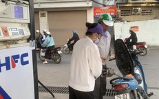 Gi&#225; xăng giảm lần thứ 2 li&#234;n tiếp, RON95 c&#242;n 20.009 đ/l&#237;t