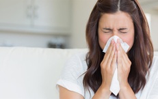 Ph&#242;ng vi&#234;m mũi dị ứng khi ng&#224;y nắng n&#243;ng, đ&#234;m lạnh s&#226;u