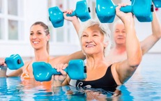 C&#225;ch tập an to&#224;n cho người bị tho&#225;i h&#243;a khớp gối độ 3–4