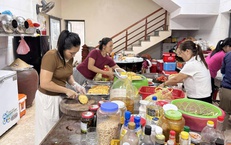 Bếp ăn nghĩa t&#236;nh ấm l&#242;ng người d&#226;n v&#249;ng lũ