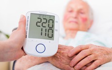 Trời lạnh – m&#225;u đặc: Căn nguy&#234;n thầm lặng g&#226;y đột quỵ ở người cao tuổi