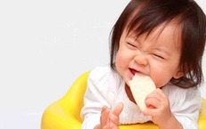 Thức ăn dặm tiện lợi, cứu tinh hay cạm bẫy?