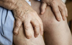 L&#224;m g&#236; để giảm đau nhức xương khớp khi trời lạnh?