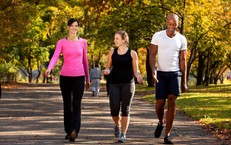 Sau tuổi 40, chỉ tập đi bộ c&#243; đủ để khỏe mạnh?