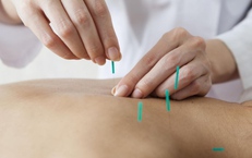 Ứng ph&#243; với đau xương khớp m&#249;a lạnh bằng Y học cổ truyền