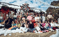 Thị trường m&#249;a Noel giảm, nhiều h&#224;ng qu&#225;n &#39;check-in&#39; k&#237;ch cầu