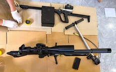 Điều tra vụ người phụ nữ bị bắn tử vong ngay trước cửa nhà, hiện trường phát hiện vật lạ