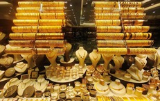 Gi&#225; v&#224;ng thế giới chạm mức cao nhất 7 tuần, gi&#225; bạc rời đỉnh lịch sử