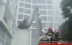Nín thở xem cứu người mắc kẹt tầng cao trong vụ cháy giả định tại chung cư Hà Nội