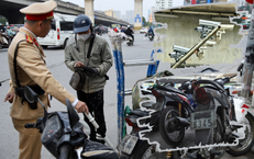 CSGT xử lý các vi phạm 'gây khó' cho hệ thống camera AI