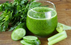 Cách nấu nước rau mùi detox (giải độc có thể)