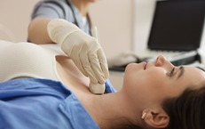 V&#236; sao ung thư tuyến gi&#225;p tăng nhanh ở người trẻ tuổi?