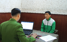 Đang xem cờ tướng, người đ&#224;n &#244;ng bị đ&#226;m gục