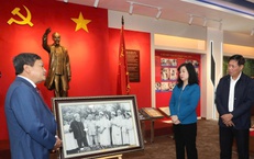 Bộ Y tế tiếp nhận tư liệu quý về Chủ tịch Hồ Chí Minh