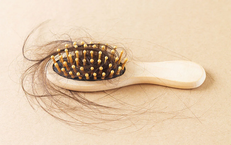 Tạm biệt rụng tóc hiệu quả với 3 bài thuốc dân gian rẻ tiền, dễ kiếm