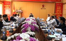 Bám sát kết quả thực hiện nhiệm vụ chính trị, chuyên môn của từng đơn vị ngành y tế, khen thưởng đúng và ý nghĩa lan tỏa