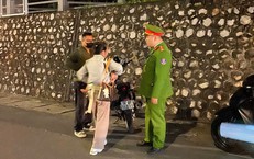 Bế tắc trong cuộc sống, người mẹ trẻ ôm con nhỏ định nhảy cầu Bãi Cháy trong đêm