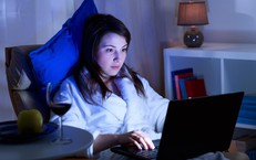 Tác hại của việc thức khuya, ngủ muộn đối với sức khỏe