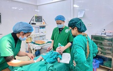 Ng&#227; tại nh&#224;, b&#233; 3 th&#225;ng tuổi bị l&#245;m đầu v&#224; xuất huyết nội sọ