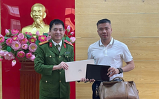 Gi&#225;m đốc c&#244;ng ty l&#224;m rơi nhiều t&#224;i sản, được C&#244;ng an phường tuần tra ph&#225;t hiện, trao trả