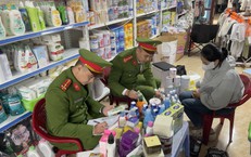 Bất ngờ phát hiện hàng trăm mặt hàng sữa, thực phẩm chức năng, mỹ phẩm không rõ nguồn gốc