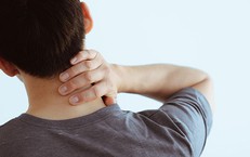 Đau cổ vai cánh tay cần làm gì để giảm đau và phòng bệnh?