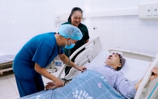 Đau xương khớp người đàn ông tự tiêm thuốc giảm đau dẫn đến sốc nhiễm khuẩn, thủng tạng rỗng 