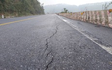 Sau hiện tượng giun đất bò lên bất thường, đường lên đèo Ngang xuất hiện vết nứt