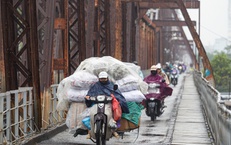 Kh&#244;ng kh&#237; lạnh tiếp tục tăng cường, miền Bắc trời r&#233;t, miền Trung vẫn c&#242;n mưa lớn