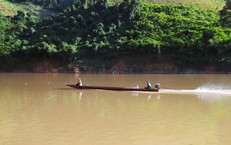 Hiểm nguy từ những chuyến 'săn gỗ' trên sông Nậm Nơn